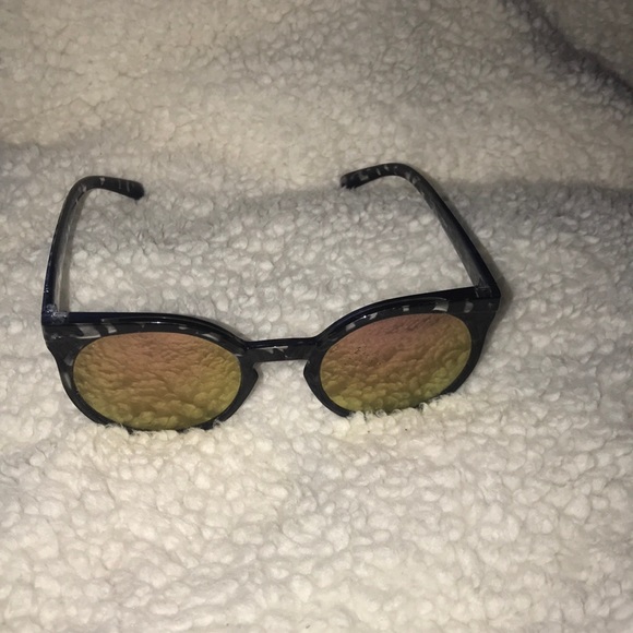 Quay sunglasses - Picture 2 of 4